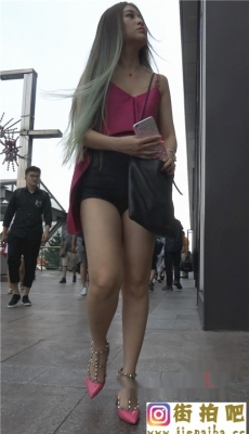 4K超清画质！超性感粉色高跟黑色短裤丰腴少妇[MP4/2GB]