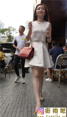 4K-街拍白色连衣裙高跟性感白皙长腿美女[MP4/1.22G]