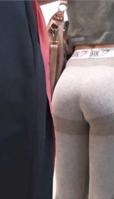 灰色瑜伽裤金发美眉极品圆翘臀[MP4/281M]