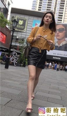 4K-街拍黑色皮裙高跟极品身材性感美腿美女[MP4/1.21G]