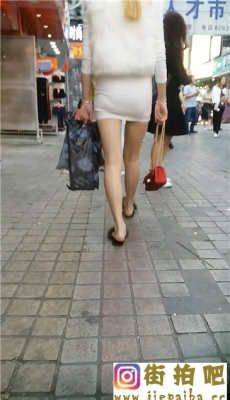 跟拍白色超短包臀裙美女性感白腿[MP4/150M]