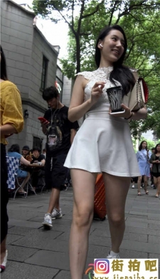 4K-白色连衣超短裙长发美女性感白腿[MP4/619M]