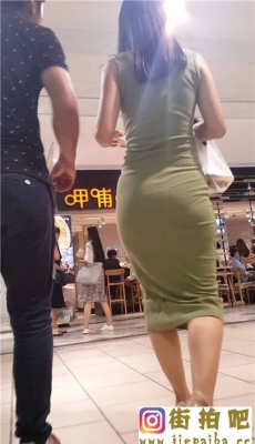 商场跟拍绿色紧身长裙少妇细腰丰臀显内痕[MTS/392M]