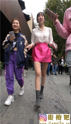 4K-性感粉色红短裙街拍大长腿高跟美女[MP4/1.18G]