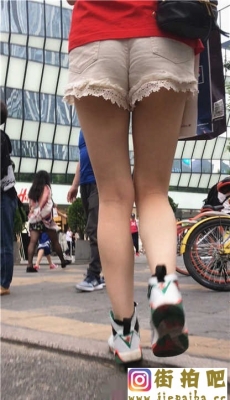 蕾丝边包裹着青春玉腿[358M]