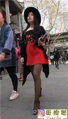 4K-红色连衣短裙黑丝高跟美腿长发性感美女[MP4/1.04G]