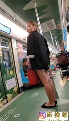 4K-地铁黑色热裤细腿OL小妹[MP4/193M]