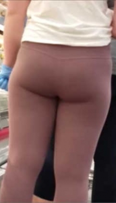 商场超市购物的灰色和粉色瑜伽裤美眉极品圆翘臀[MP4/641M]