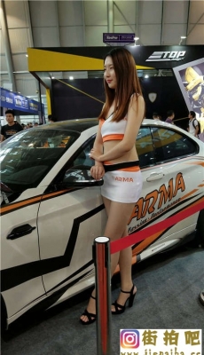 4K-白橘赛车服漂亮车模黑色高跟极品长腿好身材[MP4/639M]