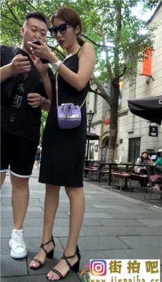 4K-街拍性感吊带露背装连衣包臀裙高跟性感白腿美女[MP4/1.32G]
