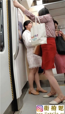 4K-地铁聊天的两个肉丝OL少妇[MP4/207M]