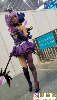 4K-近拍紫发美腿cosplay清纯可爱美眉[MP4/710M]