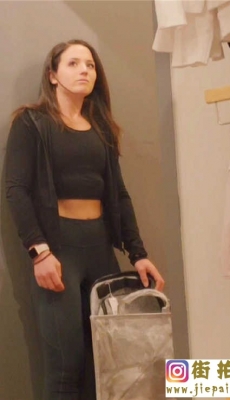 lulus瑜伽裤专卖店拍摄几个瑜伽裤洋妞饱满圆臀[MP4/1.13G]