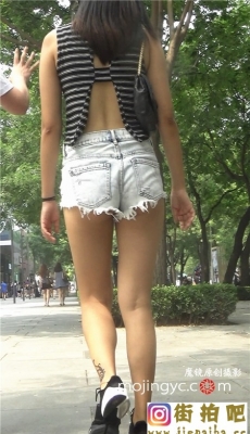 娇小性感的超短热牛MM[MP4/498MB]