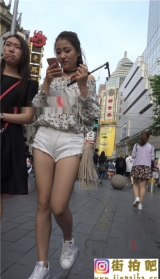 【幽明作品】 4K超清！这个白色热裤小少妇你喜欢吗[MP4/1G]