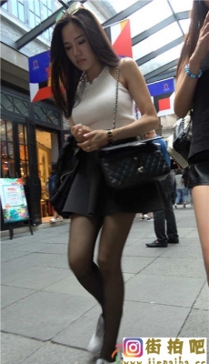 4K-街拍性感黑色短裙黑丝长腿美女学生妹[MP4/1.12G]