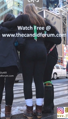 街拍黑色紧身氨纶裤金发美女极品长腿性感圆翘臀[MP4/419M]